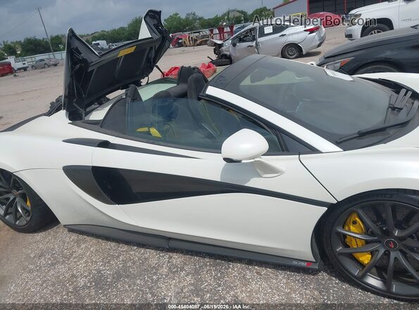 SBM13FAA7JW004851 2018 MCLAREN 570S Белый Вид задней части салона