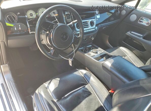 SCA665C5XHUX86771 2017 ROLLS-ROYCE WRAITH Белый Вид панели приборов