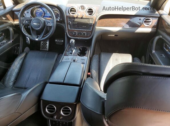 SJAAC2ZV5HC016003 2017 BENTLEY BENTAYGA Black Առջևի վահանակի տեսք
