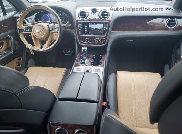 SJAAC4ZV3JC017765 2018 BENTLEY BENTAYGA Gray Dashboard view