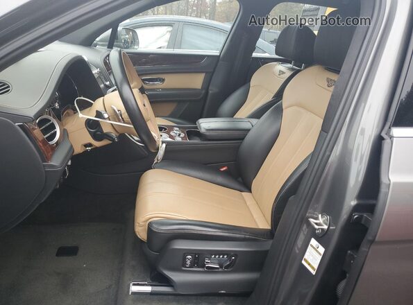 SJAAC4ZV3JC017765 2018 BENTLEY BENTAYGA Gray Front interior view