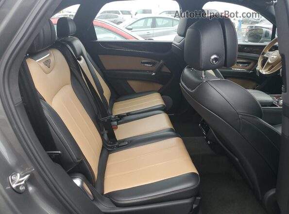 SJAAC4ZV3JC017765 2018 BENTLEY BENTAYGA Gray Rear seats view