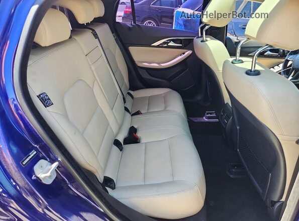 SJKCH5CP5HA031629 2017 INFINITI QX30 Blue Widok wnętrza z tyłu