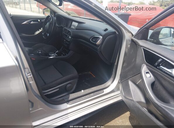 SJKCH5CP5HA033672 2017 INFINITI QX30 Silver Widok wnętrza z przodu