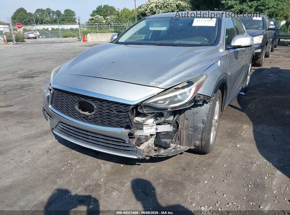 SJKCH5CP7HA033320 2017 INFINITI QX30 Серебряный Вид спереди