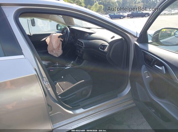 SJKCH5CP7HA033320 2017 INFINITI QX30 Серебряный Вид салона спереди