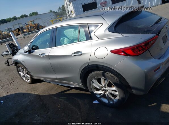 SJKCH5CP7HA033320 2017 INFINITI QX30 Серебряный Вид задней части салона
