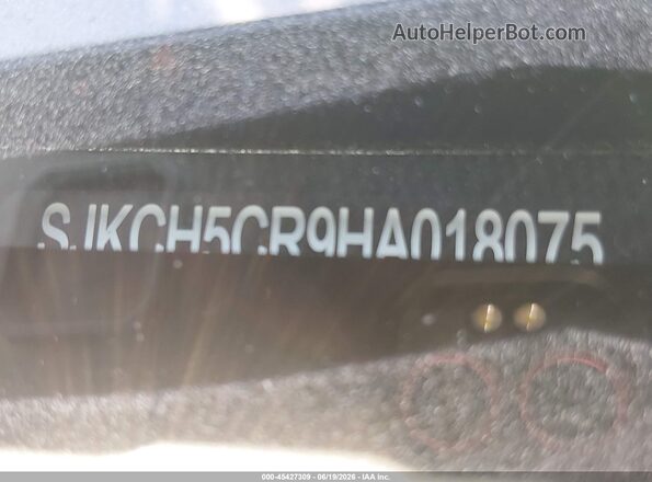 SJKCH5CR9HA018075 2017 INFINITI QX30 Silver 