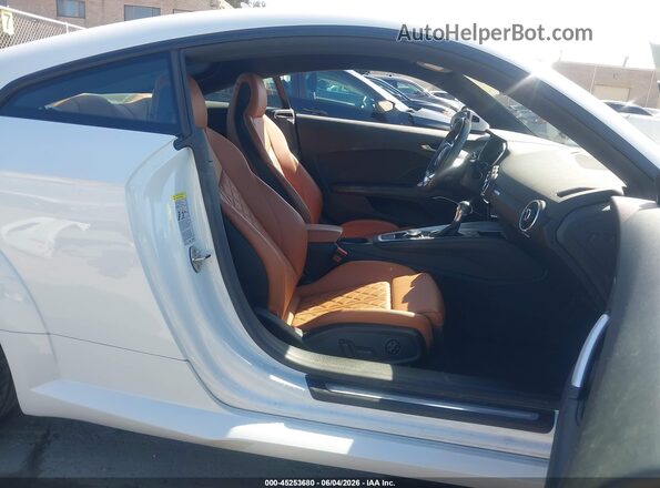TRUAEAFVXN1001341 2022 AUDI TT Белый Вид салона спереди