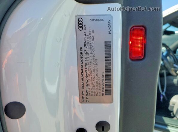 TRUC5AFV5H1006119 2017 AUDI TT White Vista del compartimento del motor