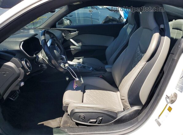 TRUC5AFV5H1006119 2017 AUDI TT White Vista interior delantera