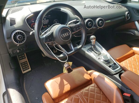TRUT5CFV2J1002675 2018 AUDI TT White წინა პანელის ხედი