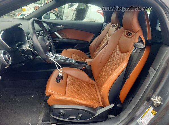 TRUT5CFV9H1002778 2017 AUDI TT Gray Вид салону спереду