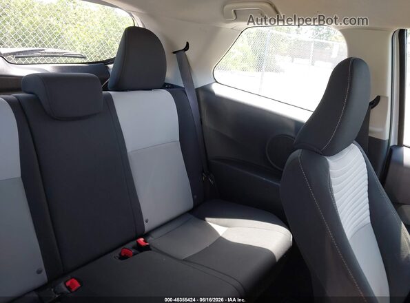 VNKJTUD33JA093316 2018 TOYOTA YARIS Silver VIN კოდის სტიკერის ხედი