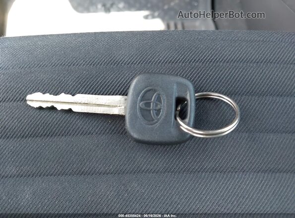 VNKJTUD33JA093316 2018 TOYOTA YARIS Silver წინა პანელის ხედი