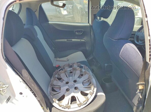 VNKKTUD30GA063669 2016 TOYOTA YARIS Белый Вид задних сидений