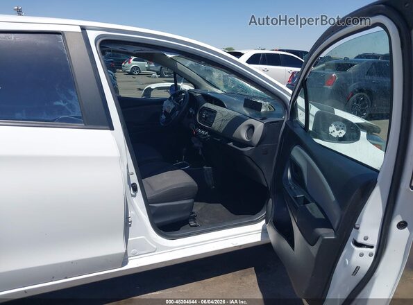 VNKKTUD34HA084980 2017 TOYOTA YARIS Белый Вид салона спереди