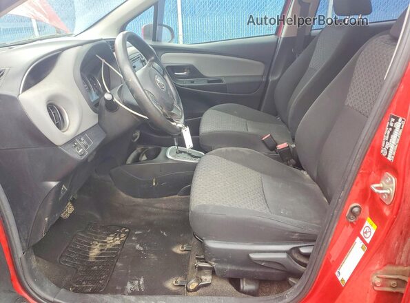 VNKKTUD36HA077111 2017 TOYOTA YARIS Red წინა სალონის ხედი