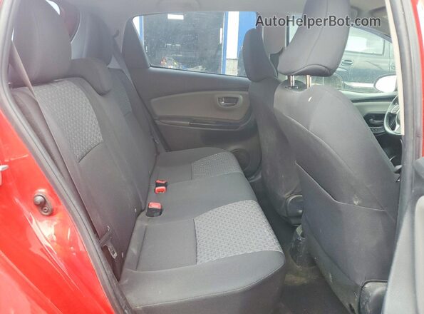 VNKKTUD36HA077111 2017 TOYOTA YARIS Red უკანა სავარძლების ხედი