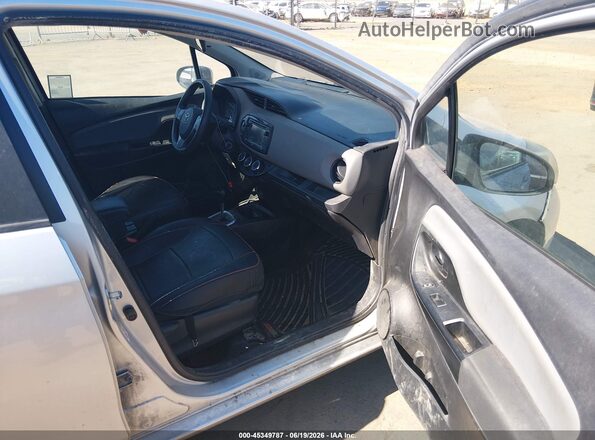 VNKKTUD36HA080655 2017 TOYOTA YARIS Silver Vista interior delantera