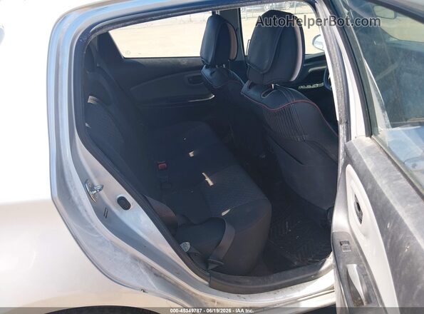 VNKKTUD36HA080655 2017 TOYOTA YARIS Silver Vista de la etiqueta del VIN