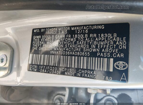 VNKKTUD36HA080655 2017 TOYOTA YARIS Silver Vista del compartimento del motor