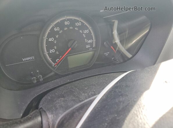 VNKKTUD37GA068254 2016 TOYOTA YARIS Red Widok zestawu wskaźników