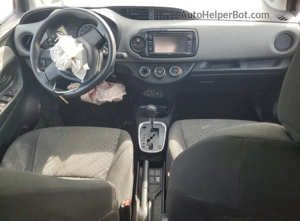VNKKTUD37GA068254 2016 TOYOTA YARIS Red Widok deski rozdzielczej