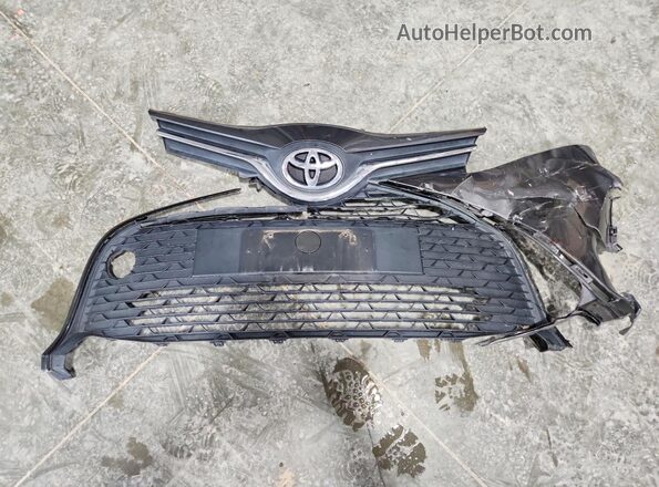 VNKKTUD38GA069865 2016 TOYOTA YARIS Gray Вид підкапотного простору