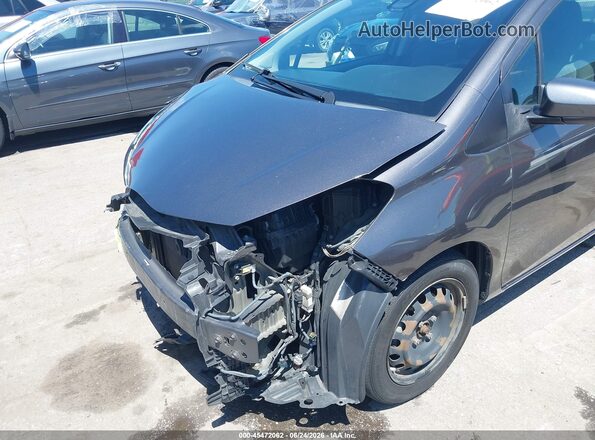 VNKKTUD38HA072802 2017 TOYOTA YARIS Gray Widok z przodu