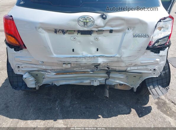 VNKKTUD38HA078180 2017 TOYOTA YARIS Серебряный Вид спереди