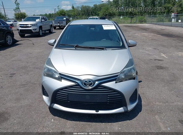 VNKKTUD38HA078180 2017 TOYOTA YARIS Серебряный Вид панели приборов