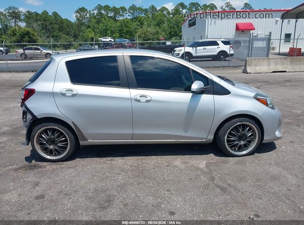 VNKKTUD38HA078180 2017 TOYOTA YARIS Серебряный Вид щитка приборов