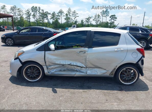 VNKKTUD38HA078180 2017 TOYOTA YARIS Серебряный Вид задней части салона