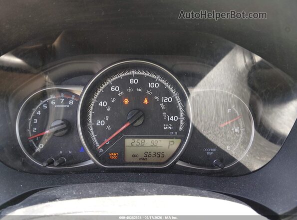 VNKKTUD38HA082987 2017 TOYOTA YARIS Red Հետևի նստատեղերի տեսք
