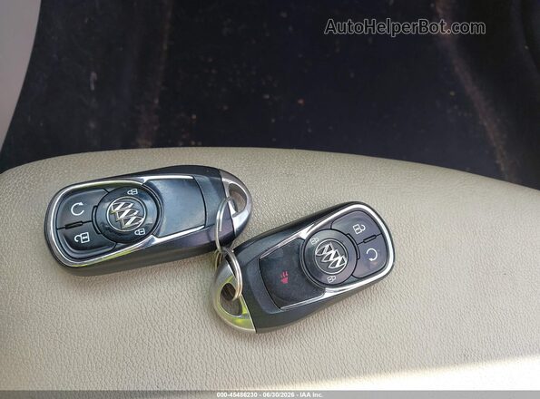 W04GP6SX3J1049285 2018 BUICK REGAL Белый Вид панели приборов