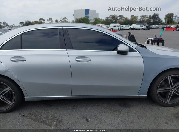 W1K3G4EB0LJ203579 2020 MERCEDES-BENZ A 220 Silver 360 interior view