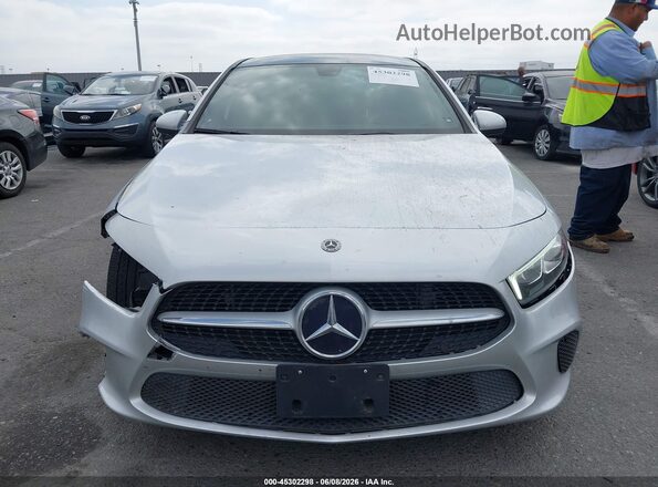 W1K3G4EB0LJ203579 2020 MERCEDES-BENZ A 220 Silver Rear interior view