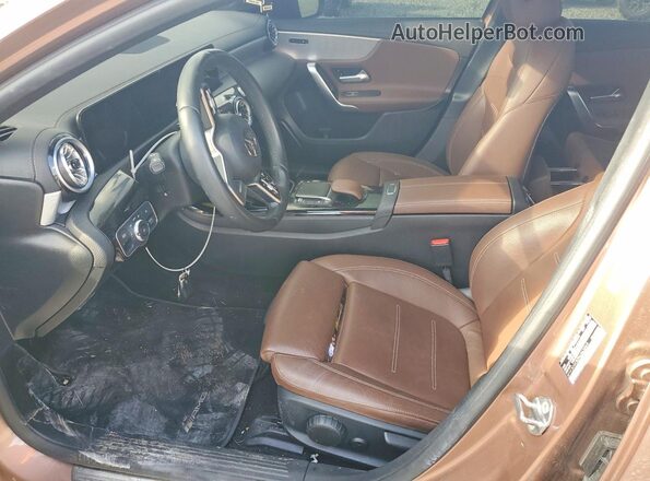 W1K3G4EB2NJ363269 2022 MERCEDES-BENZ A Gold წინა სალონის ხედი