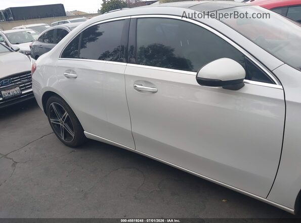 W1K3G4EB3LJ210686 2020 MERCEDES-BENZ A 220 White Rear interior view
