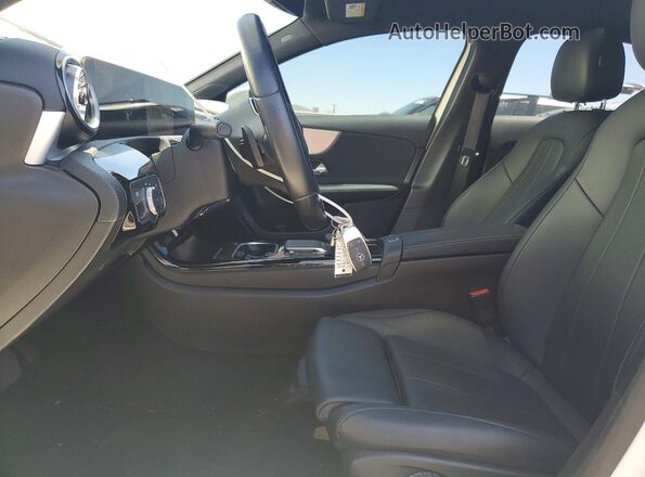 W1K3G4EB4NJ370868 2022 MERCEDES-BENZ A Белый Вид салона спереди