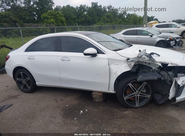 W1K3G4EB5NJ371219 2022 MERCEDES-BENZ A 220 White Սալոնի հետևի տեսք