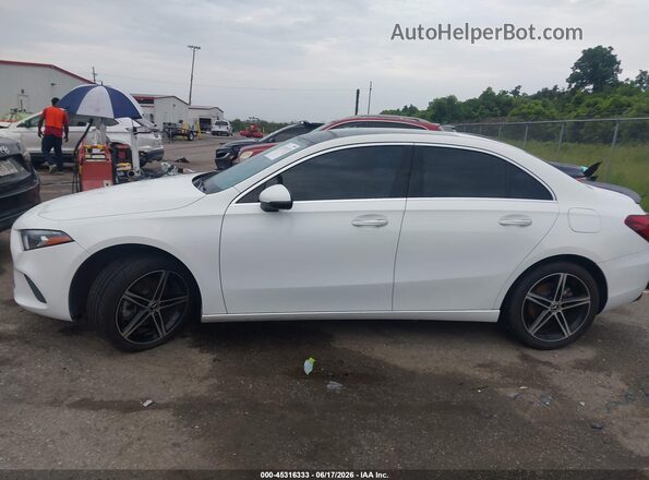 W1K3G4EB5NJ371219 2022 MERCEDES-BENZ A 220 White Սալոնի 360 աստիճան տեսք