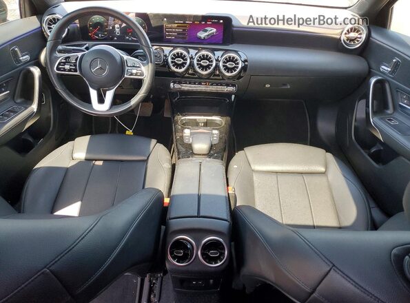 W1K3G4EB7MJ257026 2021 MERCEDES-BENZ A Black Widok deski rozdzielczej
