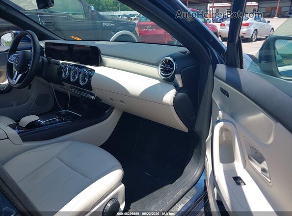 W1K3G4EB7NJ366314 2022 MERCEDES-BENZ A 220 Blue Widok wnętrza z przodu