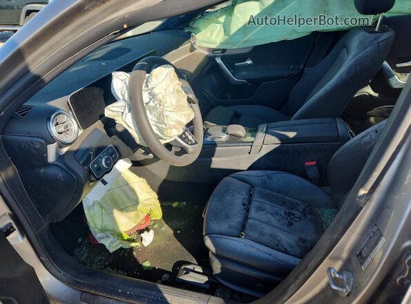 W1K3G4EB8LJ216919 2020 MERCEDES-BENZ A Бежевый 
