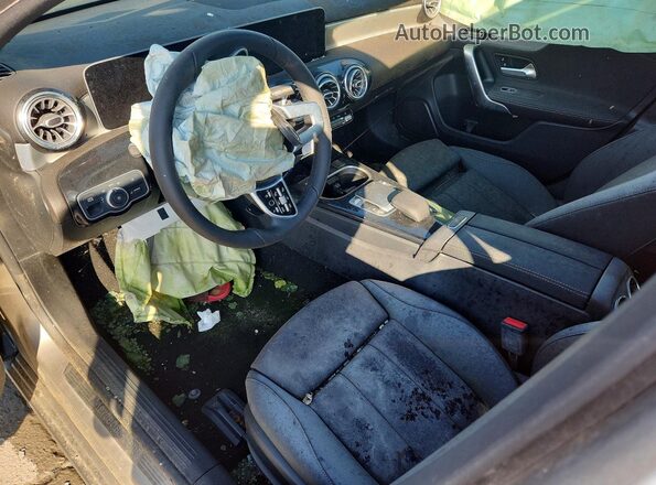 W1K3G4EB8LJ216919 2020 MERCEDES-BENZ A Бежевый 