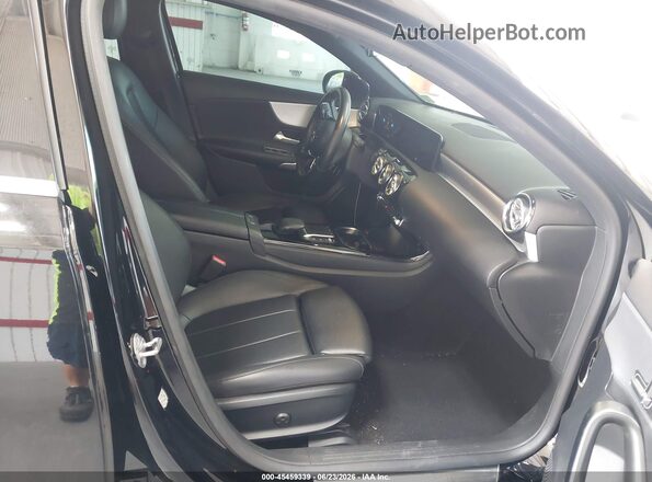 W1K3G4EB9MJ301186 2021 MERCEDES-BENZ A 220 Black Widok wnętrza z przodu