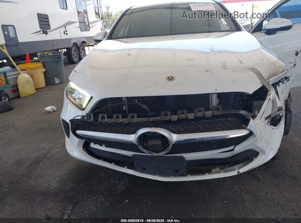 W1K3G4EBXNJ337065 2022 MERCEDES-BENZ A 220 White Դիմացի տեսք