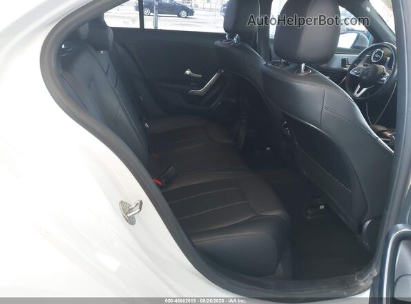 W1K3G4EBXNJ337065 2022 MERCEDES-BENZ A 220 White VIN կոդի պիտակի տեսք